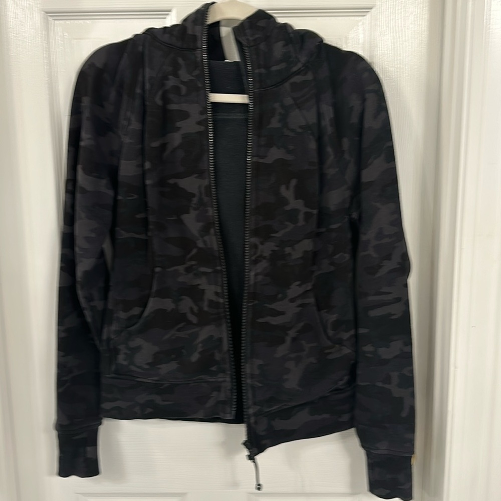 Lululemon Hooded Black Camouflage Sweatshirt Size 6